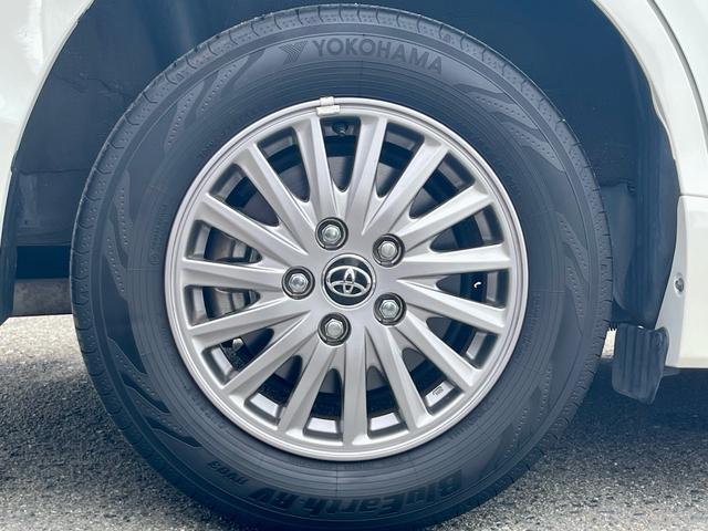 TOYOTA ESQUIRE HYBRID GI BLACK TAILORED