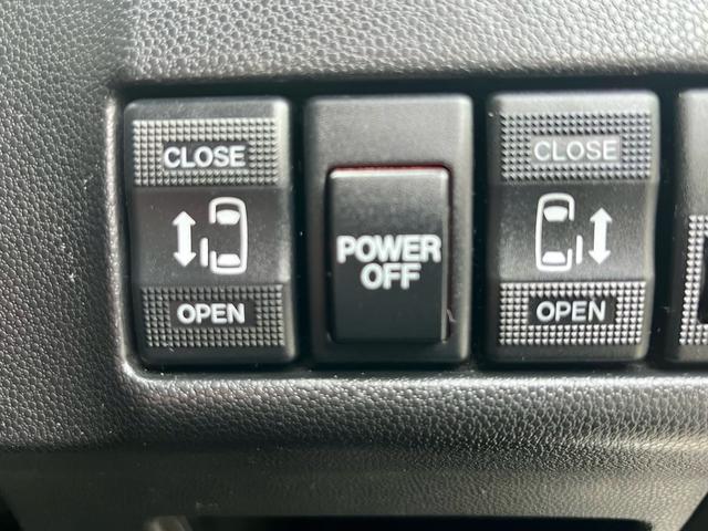 プレマシー ２０Ｅ　純正ナビ　ワンセグテレビ　Ｂｌｕｅｔｏｏｔｈオーディオ　両側電動　スマートキー　アイストップ　ＥＴＣ（20枚目）