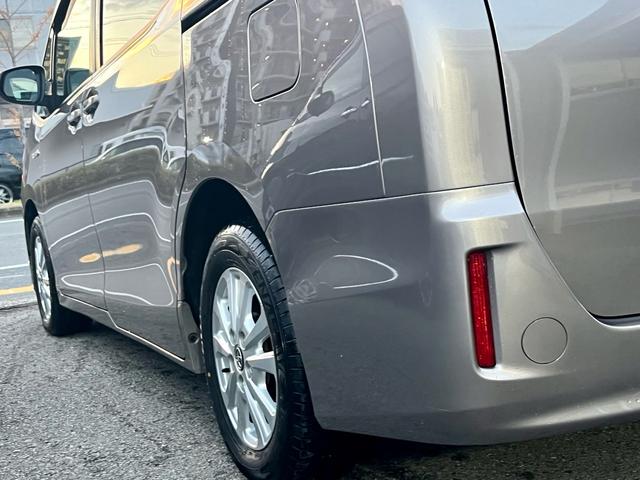 ノア ハイブリッドG 純正10インチナビ フルセグテレビ バックカメラ 衝突軽減 両側電動 スマートキー クルコン シートヒーター LEDヘッドライト フォグ 前後ドラレコ ETC 純正アルミ(9枚目)