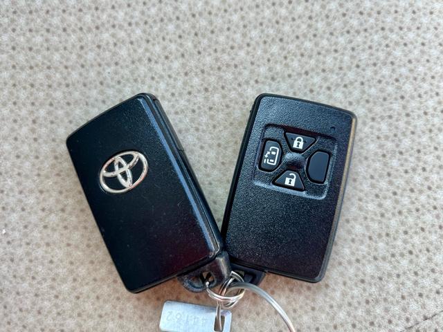 全車、指定工場にて１２カ月点検・２４カ月点検、分解整備を実施後ご納車させて頂きます。