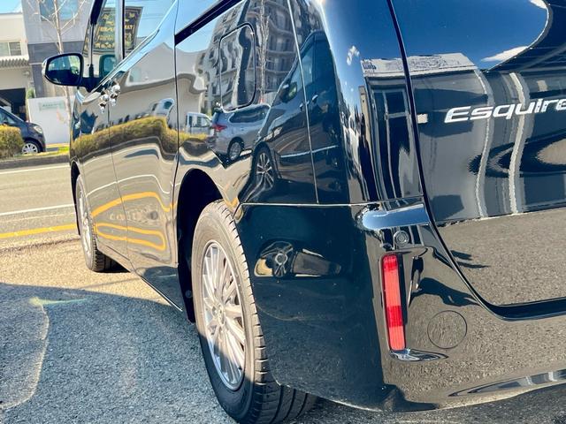 エスクァイア ハイブリッドＧｉ　ブラックテーラード　純正大型ナビ　フルセグテレビ　バックカメラ　衝突軽減　両側電動　スマートキー　黒革調シート　クルコン　シートヒーター　ＬＥＤヘッドライト　フォグ　ＥＴＣ　純正アルミ（9枚目）