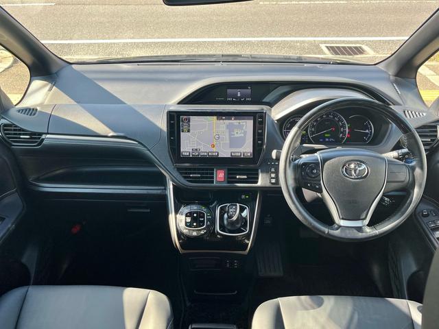 エスクァイア ハイブリッドＧｉ　ブラックテーラード　純正大型ナビ　フルセグテレビ　バックカメラ　衝突軽減　両側電動　スマートキー　黒革調シート　クルコン　シートヒーター　ＬＥＤヘッドライト　フォグ　ＥＴＣ　純正アルミ（10枚目）