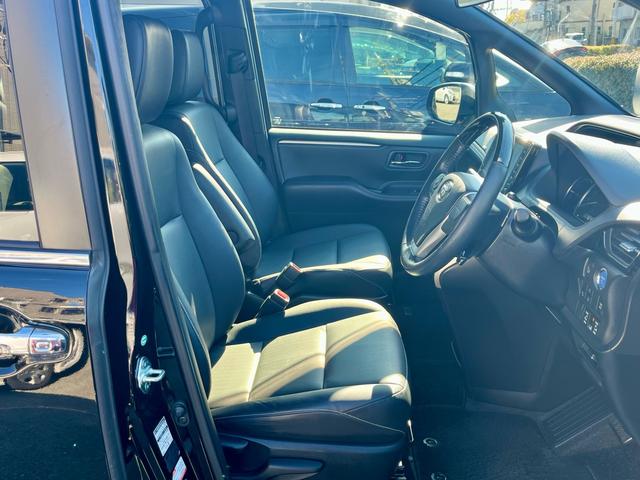 エスクァイア ハイブリッドＧｉ　ブラックテーラード　純正大型ナビ　フルセグテレビ　バックカメラ　衝突軽減　両側電動　スマートキー　黒革調シート　クルコン　シートヒーター　ＬＥＤヘッドライト　フォグ　ＥＴＣ　純正アルミ（11枚目）