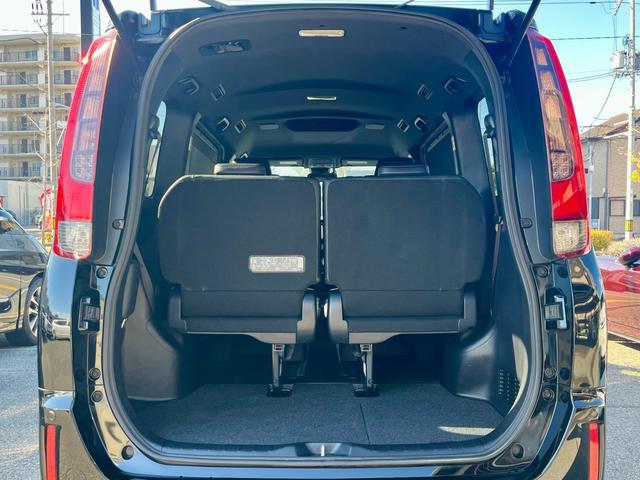 エスクァイア ハイブリッドＧｉ　ブラックテーラード　純正大型ナビ　フルセグテレビ　バックカメラ　衝突軽減　両側電動　スマートキー　黒革調シート　クルコン　シートヒーター　ＬＥＤヘッドライト　フォグ　ＥＴＣ　純正アルミ（16枚目）