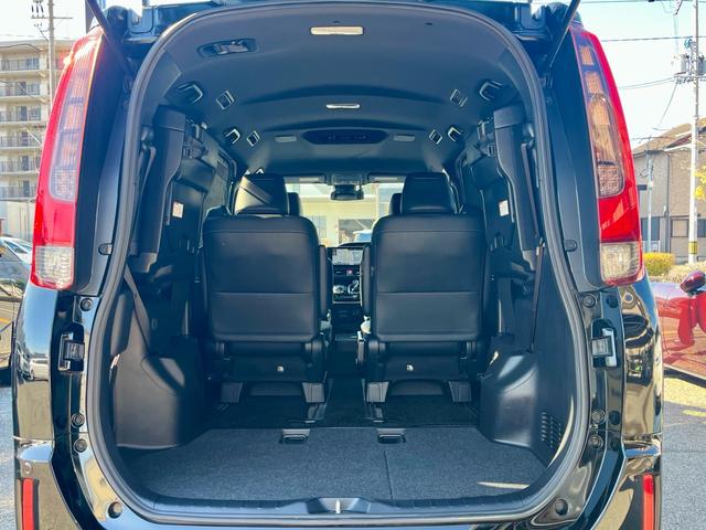 エスクァイア ハイブリッドＧｉ　ブラックテーラード　純正大型ナビ　フルセグテレビ　バックカメラ　衝突軽減　両側電動　スマートキー　黒革調シート　クルコン　シートヒーター　ＬＥＤヘッドライト　フォグ　ＥＴＣ　純正アルミ（17枚目）