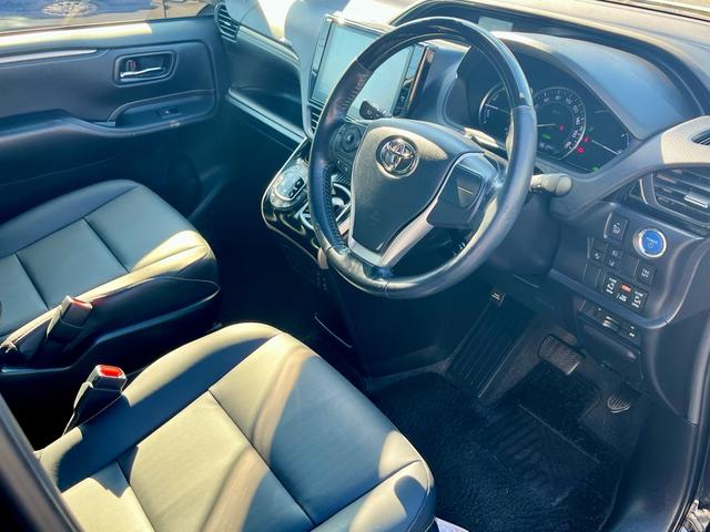 エスクァイア ハイブリッドＧｉ　ブラックテーラード　純正大型ナビ　フルセグテレビ　バックカメラ　衝突軽減　両側電動　スマートキー　黒革調シート　クルコン　シートヒーター　ＬＥＤヘッドライト　フォグ　ＥＴＣ　純正アルミ（18枚目）