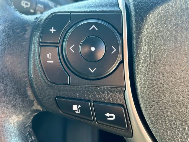 エスクァイア ハイブリッドＧｉ　ブラックテーラード　純正大型ナビ　フルセグテレビ　バックカメラ　衝突軽減　両側電動　スマートキー　黒革調シート　クルコン　シートヒーター　ＬＥＤヘッドライト　フォグ　ＥＴＣ　純正アルミ（25枚目）