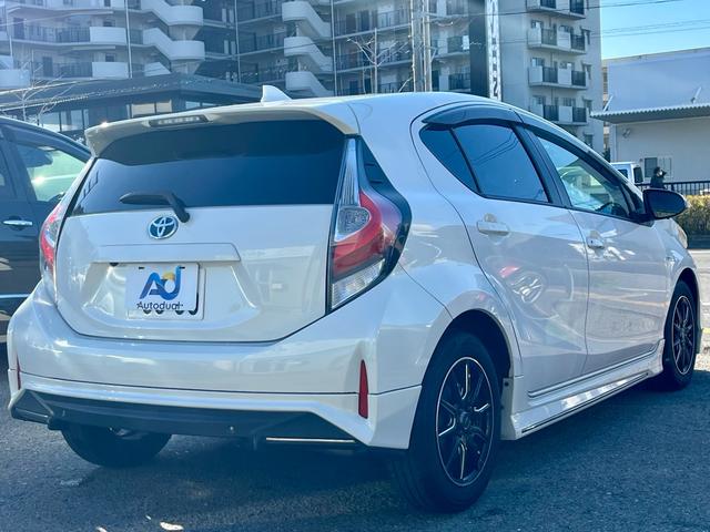 アクア Ｇソフトレザーセレクション　ＴＲＤエアロ　純正大型ナビ　フルセグテレビ　バックカメラ　衝突軽減　黒革調シート　シートヒーター　スマートキー　クルコン　ＬＥＤヘッドライト　フォグ　ＥＴＣ　車外アルミ（3枚目）