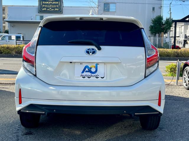 アクア Ｇソフトレザーセレクション　ＴＲＤエアロ　純正大型ナビ　フルセグテレビ　バックカメラ　衝突軽減　黒革調シート　シートヒーター　スマートキー　クルコン　ＬＥＤヘッドライト　フォグ　ＥＴＣ　車外アルミ（4枚目）