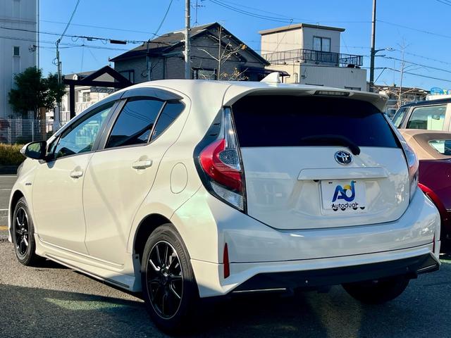 アクア Ｇソフトレザーセレクション　ＴＲＤエアロ　純正大型ナビ　フルセグテレビ　バックカメラ　衝突軽減　黒革調シート　シートヒーター　スマートキー　クルコン　ＬＥＤヘッドライト　フォグ　ＥＴＣ　車外アルミ（5枚目）