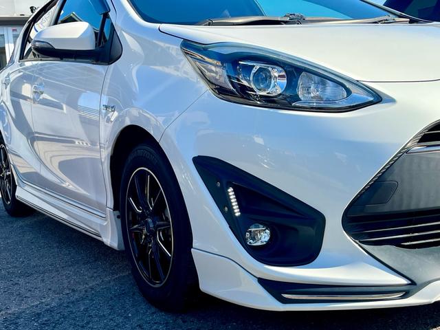 アクア Ｇソフトレザーセレクション　ＴＲＤエアロ　純正大型ナビ　フルセグテレビ　バックカメラ　衝突軽減　黒革調シート　シートヒーター　スマートキー　クルコン　ＬＥＤヘッドライト　フォグ　ＥＴＣ　車外アルミ（6枚目）