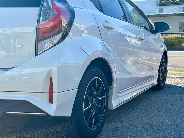 アクア Ｇソフトレザーセレクション　ＴＲＤエアロ　純正大型ナビ　フルセグテレビ　バックカメラ　衝突軽減　黒革調シート　シートヒーター　スマートキー　クルコン　ＬＥＤヘッドライト　フォグ　ＥＴＣ　車外アルミ（7枚目）