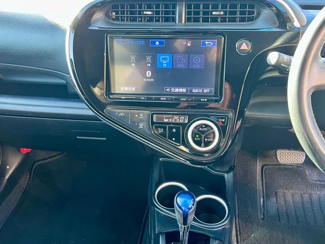 アクア Ｇソフトレザーセレクション　ＴＲＤエアロ　純正大型ナビ　フルセグテレビ　バックカメラ　衝突軽減　黒革調シート　シートヒーター　スマートキー　クルコン　ＬＥＤヘッドライト　フォグ　ＥＴＣ　車外アルミ（19枚目）