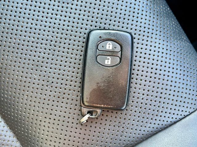 アクア Ｇソフトレザーセレクション　ＴＲＤエアロ　純正大型ナビ　フルセグテレビ　バックカメラ　衝突軽減　黒革調シート　シートヒーター　スマートキー　クルコン　ＬＥＤヘッドライト　フォグ　ＥＴＣ　車外アルミ（29枚目）