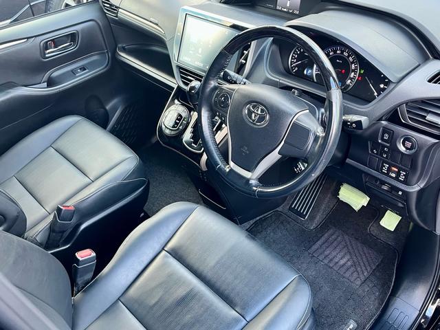 エスクァイア Gi ブラックテーラード 純正大型ナビ フルセグテレビ バックカメラ 天井モニター 衝突軽減 両側電動スライド クルコン 黒革調シート シートヒーター スマートキー LEDヘッドライト フォグ ETC モデリスタアルミ(18枚目)