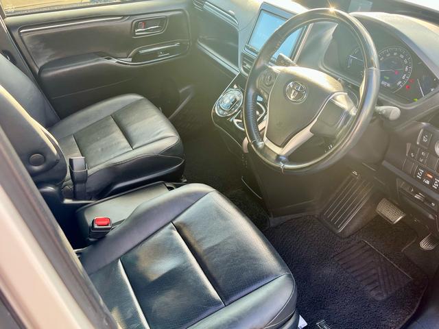 エスクァイア ハイブリッドＧｉ　純正大型ナビ　フルセグテレビ　バックカメラ　天井モニター　衝突軽減　両側電動　スマートキー　クルコン　革調シート　シートヒーター　ＬＥＤヘッド　エアロ　前後ドラレコ　ＥＴＣ　モデリスタアルミ（34枚目）