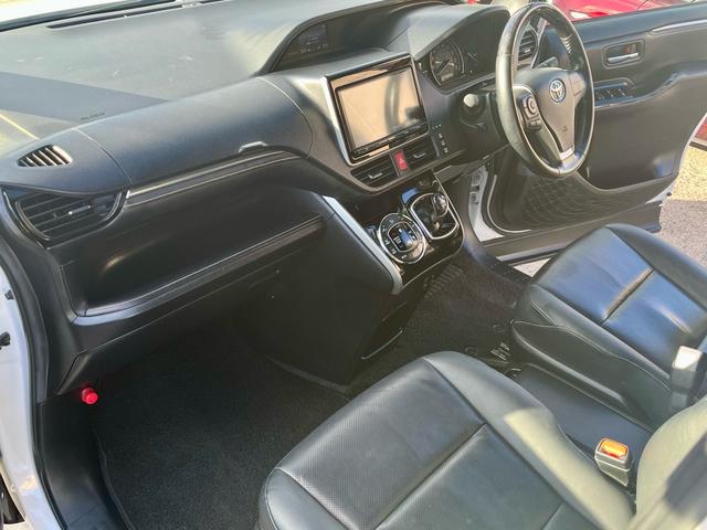 エスクァイア ハイブリッドＧｉ　純正大型ナビ　フルセグテレビ　バックカメラ　天井モニター　衝突軽減　両側電動　スマートキー　クルコン　革調シート　シートヒーター　ＬＥＤヘッド　エアロ　前後ドラレコ　ＥＴＣ　モデリスタアルミ（35枚目）