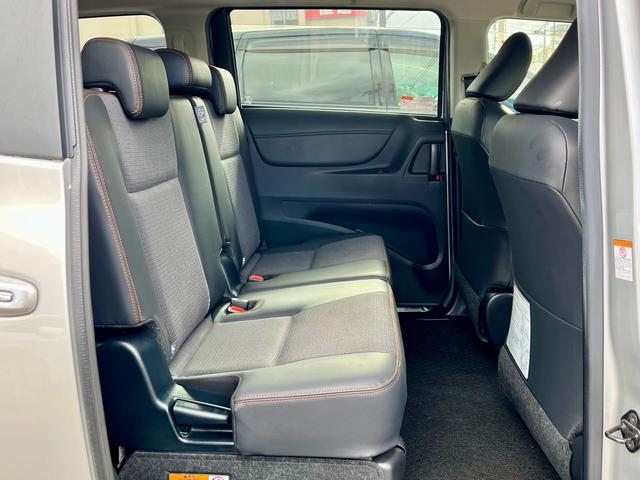 シエンタ ハイブリッドＧ　クエロ　純正ナビ　フルセグテレビ　バックカメラ　衝突軽減　両側電動　スマートキー　コンビシート　シートヒーター　ＬＥＤヘッドライト　フォグ　ドラレコ　ＥＴＣ　純正アルミ（12枚目）