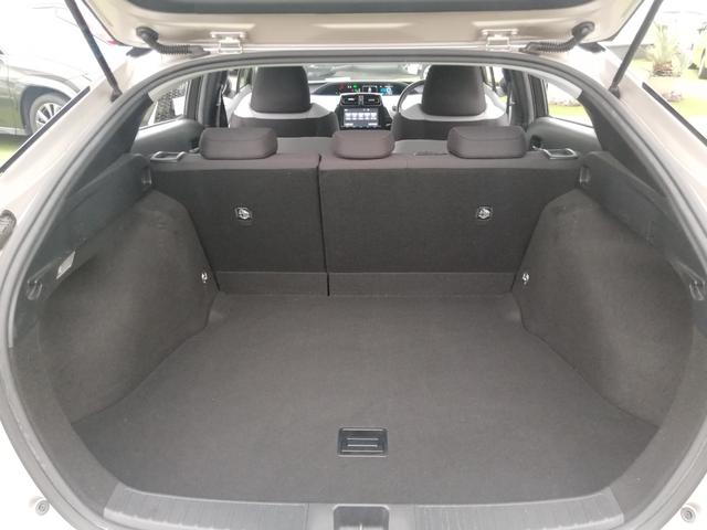 プリウス Ａ　プリクラッシュセーフティー／ＢＳＭ／ＬＤＡ／レーンキープアシスト／クルーズコントロール／バックカメラ／フロントビューカメラ／ＨＵＤ／オートハイビーム／パーキングアシスト（67枚目）