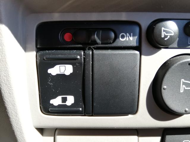 フリードハイブリッド ジャストセレクション　電動スライド／純正ナビ／純正リアモニター／バックカメラ／ＨＩＤヘッドライト／ホンダスマートキーシステム／買取車／オートライト／禁煙車（12枚目）