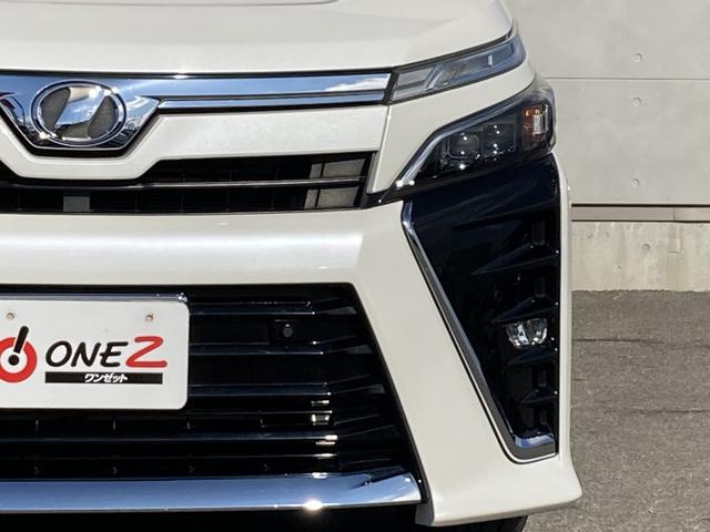 ヴォクシー ＺＳ　煌ＩＩ　純正９インチナビ・両側パワースライドドア・クルーズコントロール・ＬＥＤヘッドライト・バックモニター・ビルトインＥＴＣ・リアオートエアコン・２列目キャプテンシート・革巻きステアリング・セーフティセンス（6枚目）