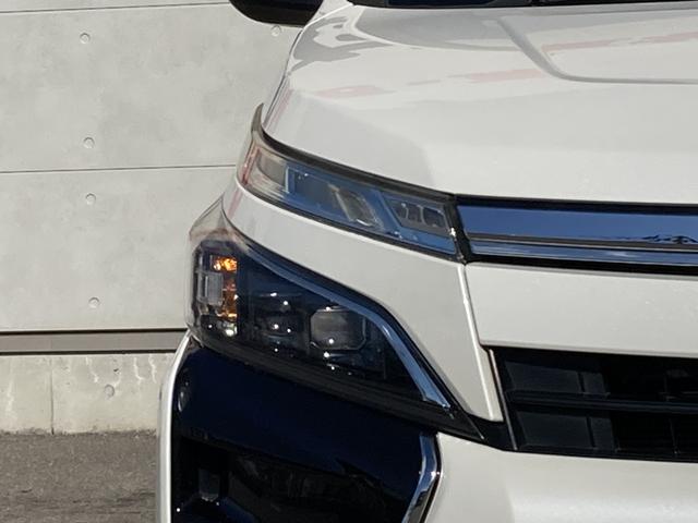 ヴォクシー ＺＳ　煌ＩＩ　純正９インチナビ・両側パワースライドドア・クルーズコントロール・ＬＥＤヘッドライト・バックモニター・ビルトインＥＴＣ・リアオートエアコン・２列目キャプテンシート・革巻きステアリング・セーフティセンス（7枚目）