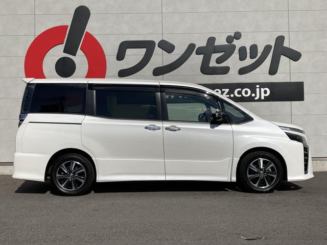 ヴォクシー ＺＳ　煌ＩＩ　純正９インチナビ・両側パワースライドドア・クルーズコントロール・ＬＥＤヘッドライト・バックモニター・ビルトインＥＴＣ・リアオートエアコン・２列目キャプテンシート・革巻きステアリング・セーフティセンス（19枚目）