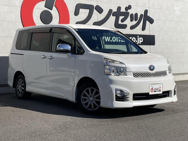 ヴォクシー ＺＳ　煌ＩＩ　両側パワースライドドア・ＨＩＤヘッドライト・社外ナビ・バックモニター・ビルトインＥＴＣ・革巻きステアリング・パドルシフト・２列目マルチ回転キャプテンシート・プッシュスタート・スマートキー・オートライト（2枚目）