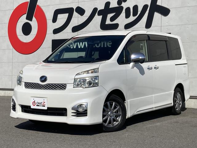 ヴォクシー ＺＳ　煌ＩＩ　両側パワースライドドア・ＨＩＤヘッドライト・社外ナビ・バックモニター・ビルトインＥＴＣ・革巻きステアリング・パドルシフト・２列目マルチ回転キャプテンシート・プッシュスタート・スマートキー・オートライト（3枚目）