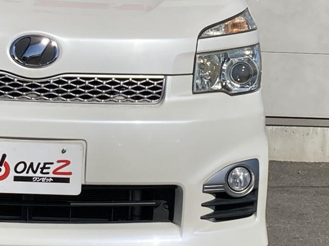 ヴォクシー ＺＳ　煌ＩＩ　両側パワースライドドア・ＨＩＤヘッドライト・社外ナビ・バックモニター・ビルトインＥＴＣ・革巻きステアリング・パドルシフト・２列目マルチ回転キャプテンシート・プッシュスタート・スマートキー・オートライト（6枚目）