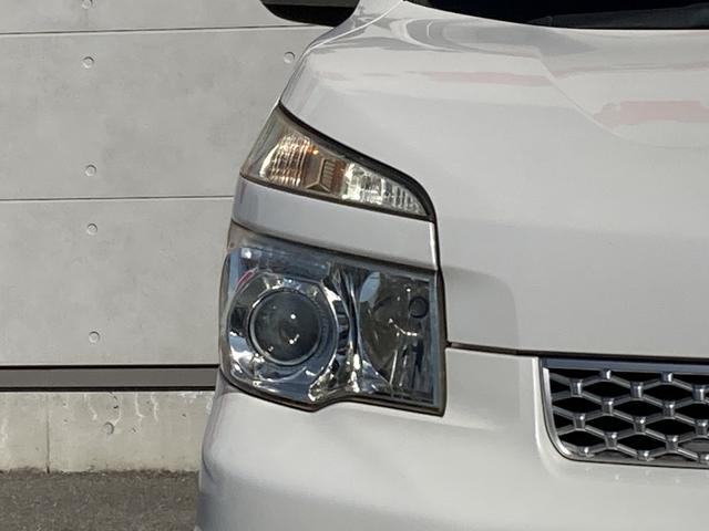 ヴォクシー ＺＳ　煌ＩＩ　両側パワースライドドア・ＨＩＤヘッドライト・社外ナビ・バックモニター・ビルトインＥＴＣ・革巻きステアリング・パドルシフト・２列目マルチ回転キャプテンシート・プッシュスタート・スマートキー・オートライト（7枚目）