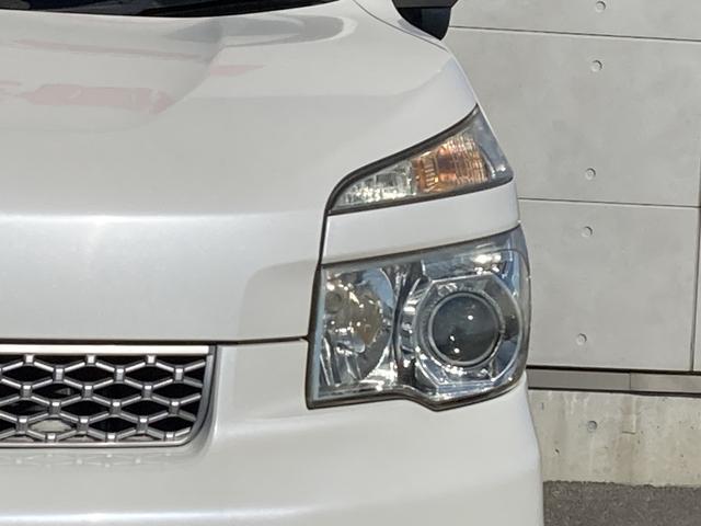 ヴォクシー ＺＳ　煌ＩＩ　両側パワースライドドア・ＨＩＤヘッドライト・社外ナビ・バックモニター・ビルトインＥＴＣ・革巻きステアリング・パドルシフト・２列目マルチ回転キャプテンシート・プッシュスタート・スマートキー・オートライト（9枚目）