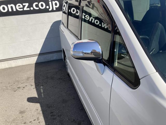 ヴォクシー ＺＳ　煌ＩＩ　両側パワースライドドア・ＨＩＤヘッドライト・社外ナビ・バックモニター・ビルトインＥＴＣ・革巻きステアリング・パドルシフト・２列目マルチ回転キャプテンシート・プッシュスタート・スマートキー・オートライト（12枚目）