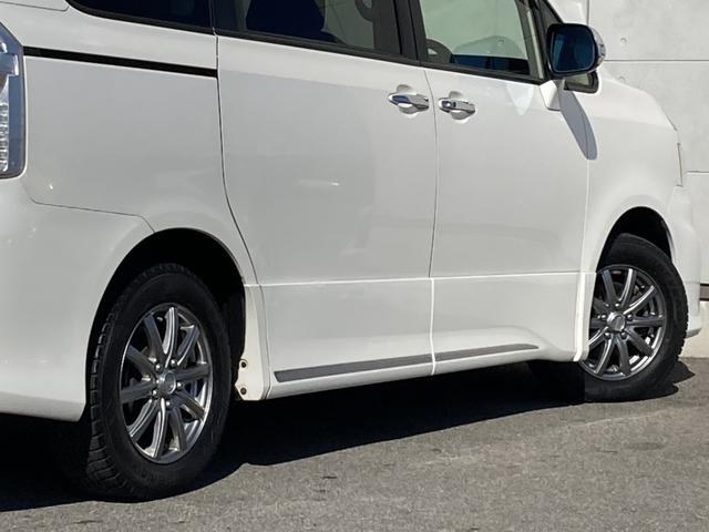 ヴォクシー ＺＳ　煌ＩＩ　両側パワースライドドア・ＨＩＤヘッドライト・社外ナビ・バックモニター・ビルトインＥＴＣ・革巻きステアリング・パドルシフト・２列目マルチ回転キャプテンシート・プッシュスタート・スマートキー・オートライト（16枚目）