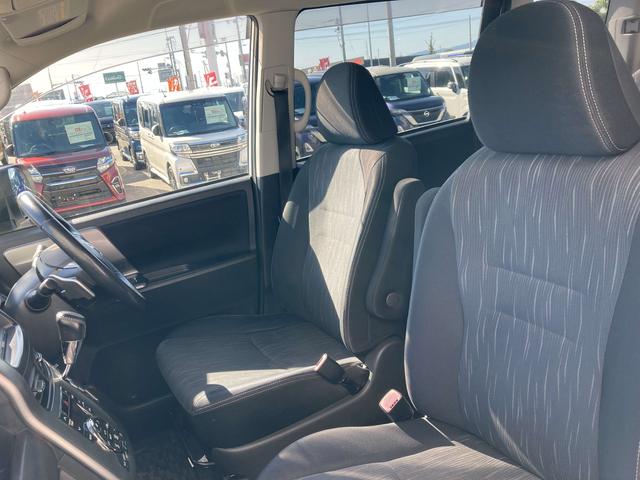 ヴォクシー ＺＳ　煌ＩＩ　両側パワースライドドア・ＨＩＤヘッドライト・社外ナビ・バックモニター・ビルトインＥＴＣ・革巻きステアリング・パドルシフト・２列目マルチ回転キャプテンシート・プッシュスタート・スマートキー・オートライト（25枚目）