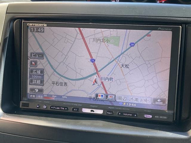 ヴォクシー ＺＳ　煌ＩＩ　両側パワースライドドア・ＨＩＤヘッドライト・社外ナビ・バックモニター・ビルトインＥＴＣ・革巻きステアリング・パドルシフト・２列目マルチ回転キャプテンシート・プッシュスタート・スマートキー・オートライト（30枚目）