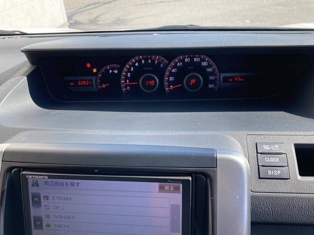 ヴォクシー ＺＳ　煌ＩＩ　両側パワースライドドア・ＨＩＤヘッドライト・社外ナビ・バックモニター・ビルトインＥＴＣ・革巻きステアリング・パドルシフト・２列目マルチ回転キャプテンシート・プッシュスタート・スマートキー・オートライト（34枚目）