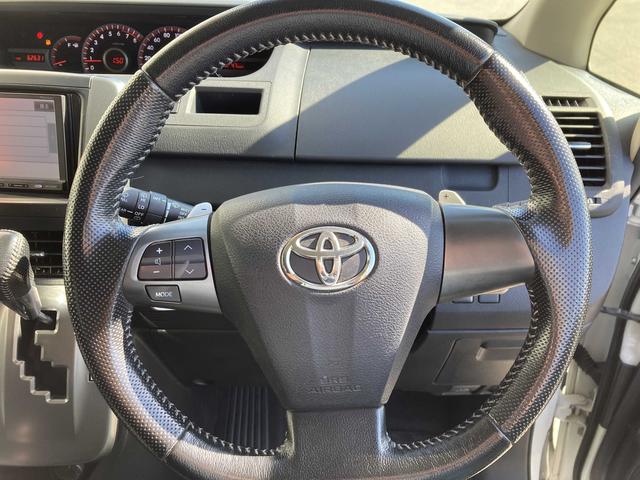 ヴォクシー ＺＳ　煌ＩＩ　両側パワースライドドア・ＨＩＤヘッドライト・社外ナビ・バックモニター・ビルトインＥＴＣ・革巻きステアリング・パドルシフト・２列目マルチ回転キャプテンシート・プッシュスタート・スマートキー・オートライト（36枚目）