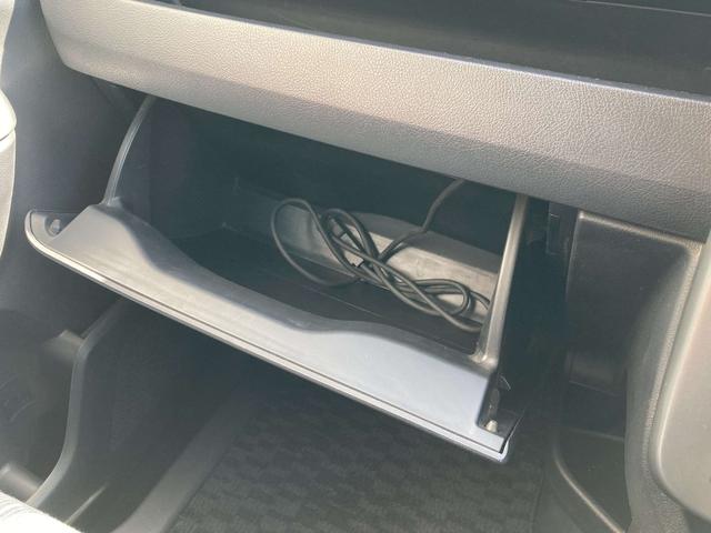 ヴォクシー ＺＳ　煌ＩＩ　両側パワースライドドア・ＨＩＤヘッドライト・社外ナビ・バックモニター・ビルトインＥＴＣ・革巻きステアリング・パドルシフト・２列目マルチ回転キャプテンシート・プッシュスタート・スマートキー・オートライト（44枚目）