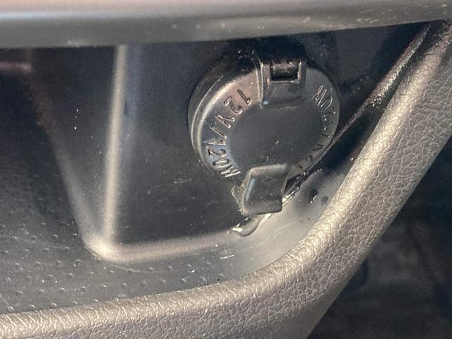 ヴォクシー ＺＳ　煌ＩＩ　両側パワースライドドア・ＨＩＤヘッドライト・社外ナビ・バックモニター・ビルトインＥＴＣ・革巻きステアリング・パドルシフト・２列目マルチ回転キャプテンシート・プッシュスタート・スマートキー・オートライト（46枚目）