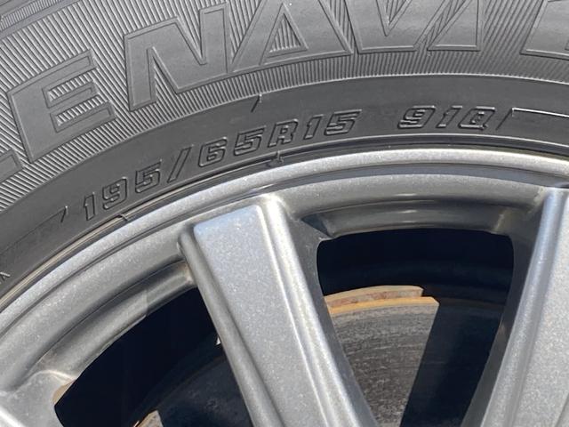 ヴォクシー ＺＳ　煌ＩＩ　両側パワースライドドア・ＨＩＤヘッドライト・社外ナビ・バックモニター・ビルトインＥＴＣ・革巻きステアリング・パドルシフト・２列目マルチ回転キャプテンシート・プッシュスタート・スマートキー・オートライト（50枚目）