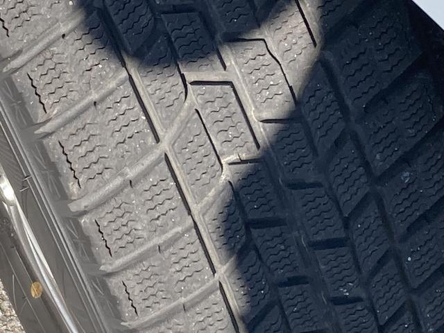 ヴォクシー ＺＳ　煌ＩＩ　両側パワースライドドア・ＨＩＤヘッドライト・社外ナビ・バックモニター・ビルトインＥＴＣ・革巻きステアリング・パドルシフト・２列目マルチ回転キャプテンシート・プッシュスタート・スマートキー・オートライト（52枚目）