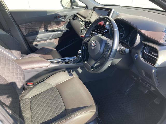 C-HR G スポーティスタイル・純正9インチナビ・セーフティセンス・ブラインドスポットモニター・クルーズコントロール・LEDヘッドライト・ハーフレザーシート・前席シートヒーター・電動パーキングブレーキ・バックモニ(18枚目)