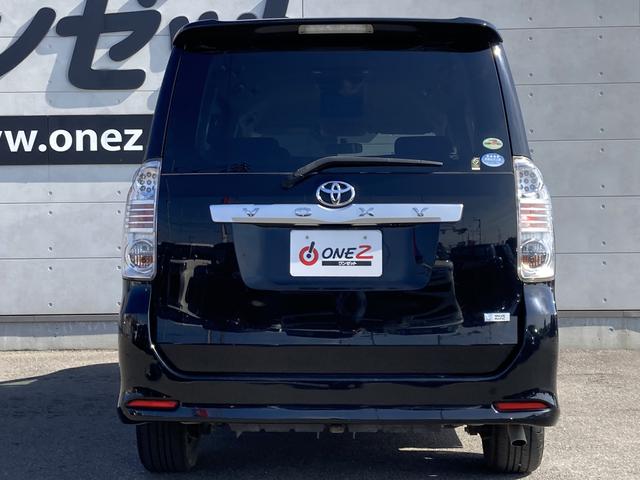 ヴォクシー ZS 煌II 純正ナビ・純正フリップダウンモニター・両側パワースライドドア・HIDヘッドライト・パドルシフト・バックモニター・ビルトインETC・革巻きステアリング・純正16インチアルミホイール・ステアリングスイッチ(15枚目)