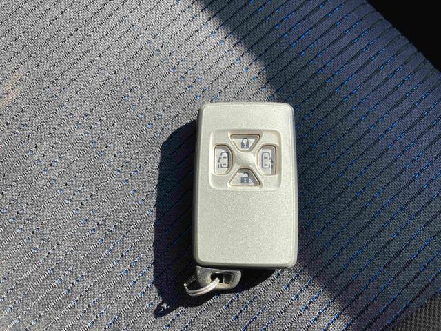 ヴォクシー ZS 煌II 純正ナビ・純正フリップダウンモニター・両側パワースライドドア・HIDヘッドライト・パドルシフト・バックモニター・ビルトインETC・革巻きステアリング・純正16インチアルミホイール・ステアリングスイッチ(50枚目)