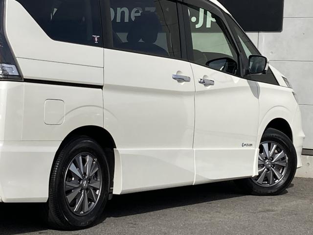 セレナ ｅ－パワー　ハイウェイスターＶ　純正９インチナビ・純正フリップダウンモニター・プロパイロット・両側パワースライド・アラウンドビューモニター・エマージェンシーブレーキ・ステアリングヒーター・前席シートヒーター・電動パーキングブレーキ（17枚目）