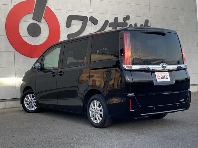 ノア Ｇ　セーフティセンス・純正ナビ・両側スライドドア・バックモニター・ビルトインＥＴＣ・クルーズコントロール・ＬＥＤヘッドライト・前席シートヒーター・革巻きステアリング・２列目キャプテンシート・クリアランスソ（13枚目）