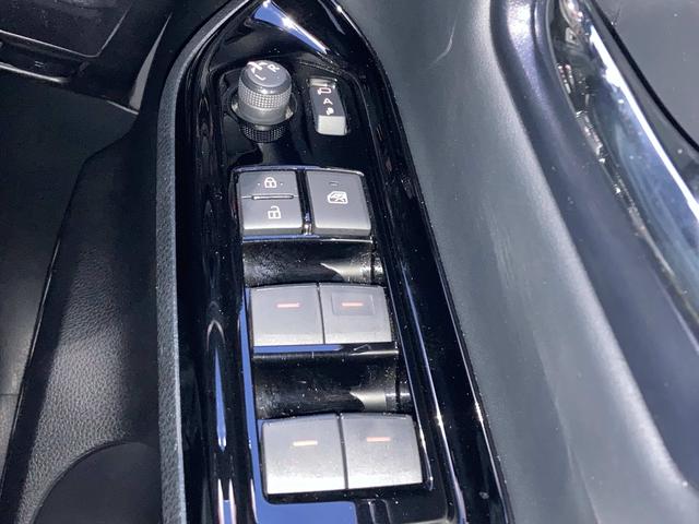 ノア Ｇ　セーフティセンス・純正ナビ・両側スライドドア・バックモニター・ビルトインＥＴＣ・クルーズコントロール・ＬＥＤヘッドライト・前席シートヒーター・革巻きステアリング・２列目キャプテンシート・クリアランスソ（38枚目）