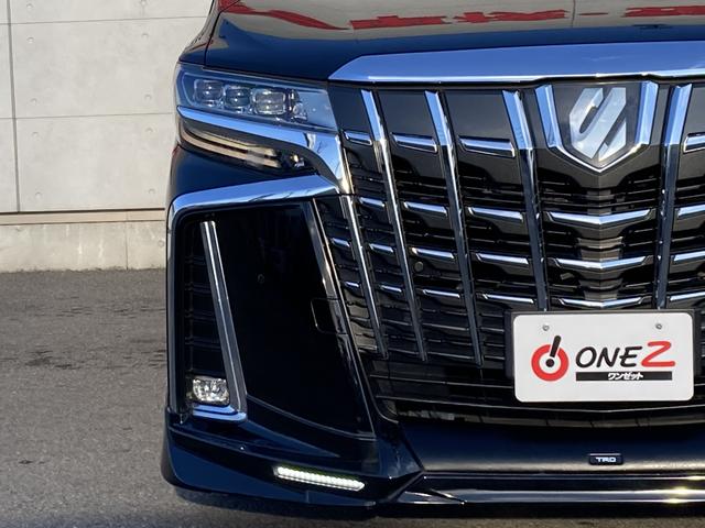 アルファード ２．５Ｓ　Ｃパッケージ　ＴＲＤエアロ・ツインムーンルーフ・３眼ＬＥＤヘットライト・１０インチナビ・１２．１インチフリップダウンモニター・ステアリングヒーター・助手席パワーオットマンシート・２列目エグゼクティブパワーシート・セ（5枚目）