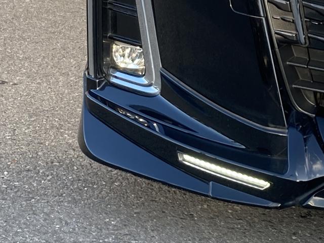 アルファード ２．５Ｓ　Ｃパッケージ　ＴＲＤエアロ・ツインムーンルーフ・３眼ＬＥＤヘットライト・１０インチナビ・１２．１インチフリップダウンモニター・ステアリングヒーター・助手席パワーオットマンシート・２列目エグゼクティブパワーシート・セ（8枚目）